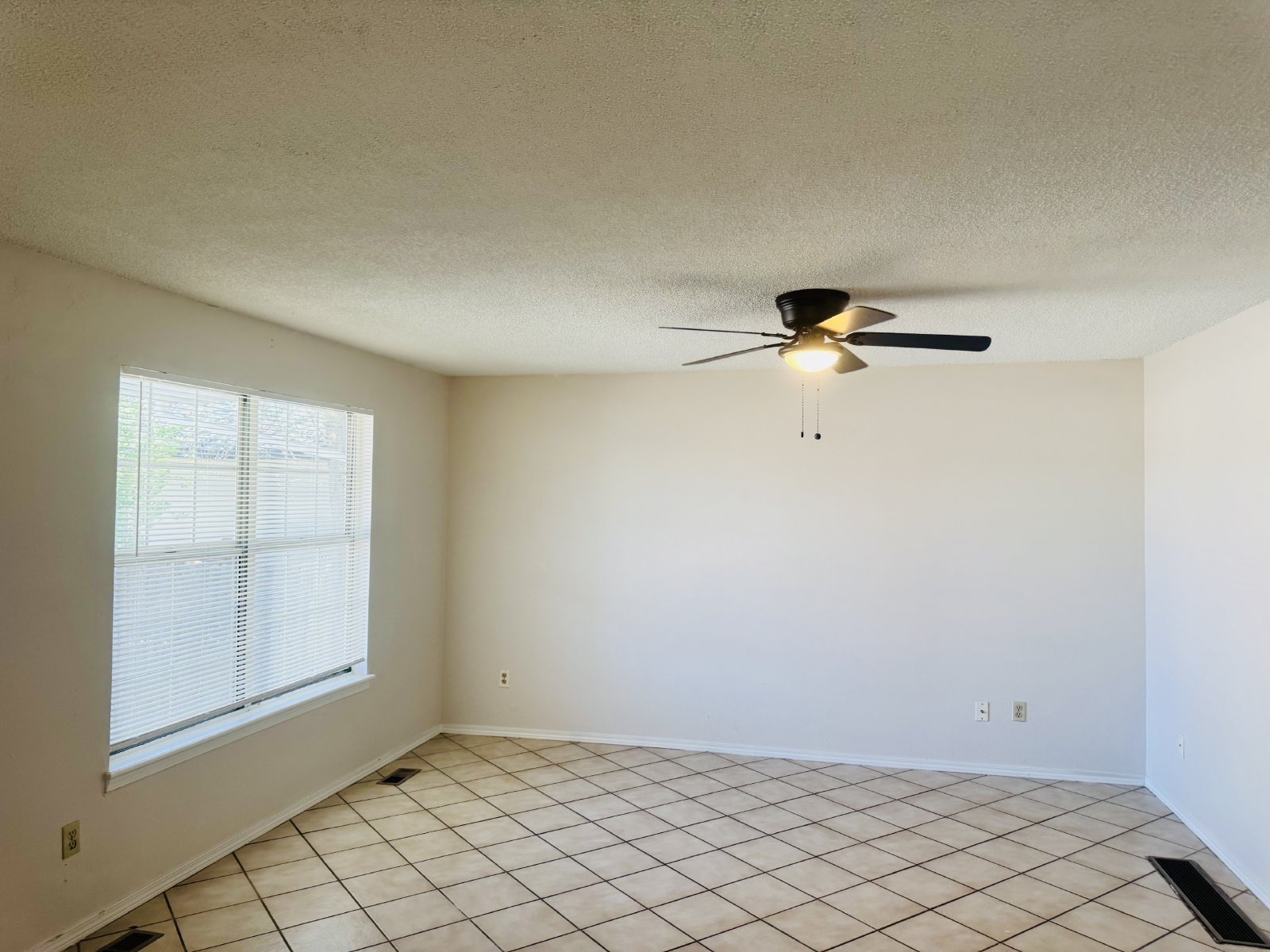 3 Bedroom 2 Bath With Finished Basement in Denver ~ Move-In Ready! property image