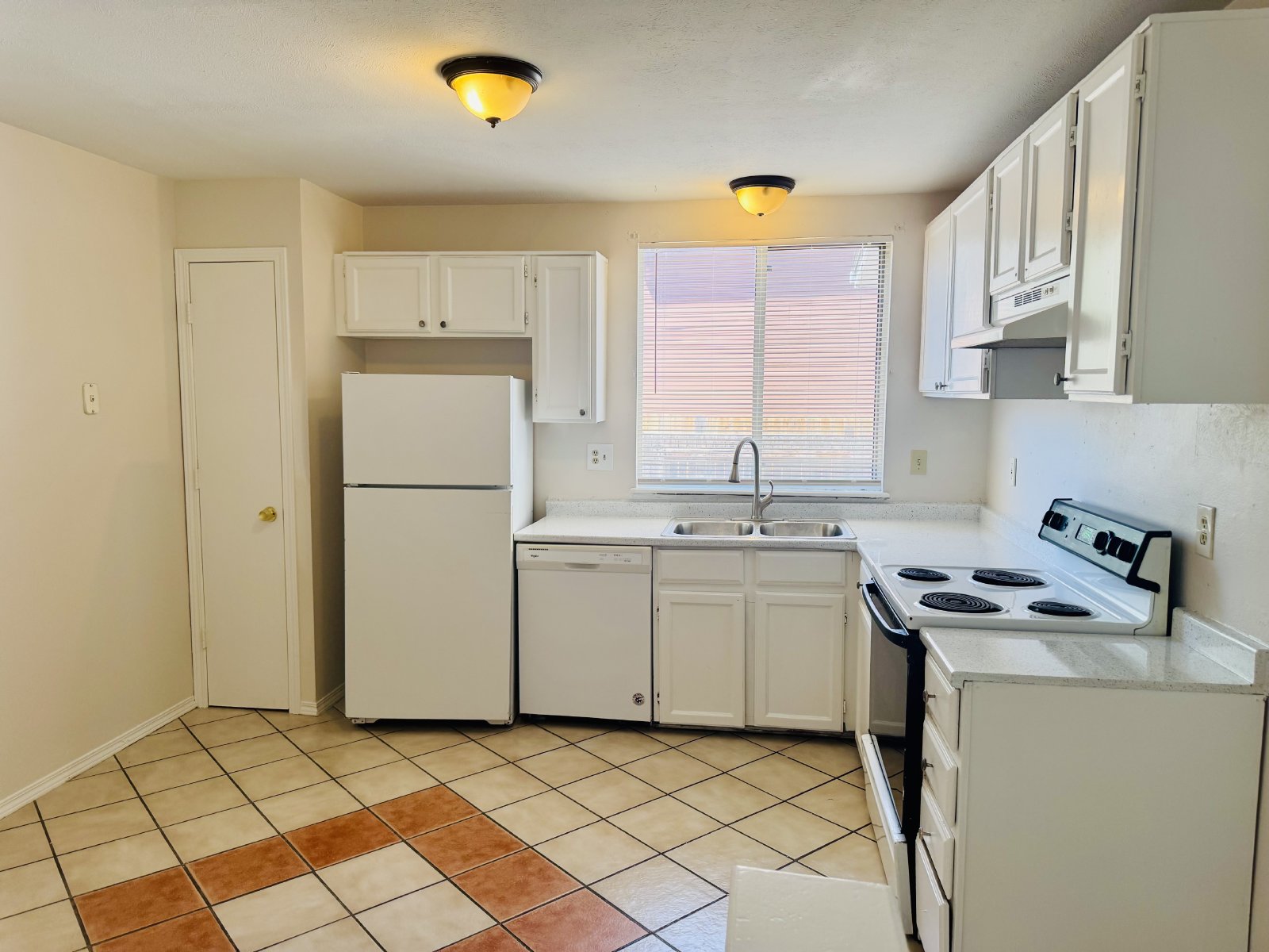 3 Bedroom 2 Bath With Finished Basement in Denver ~ Move-In Ready! property image