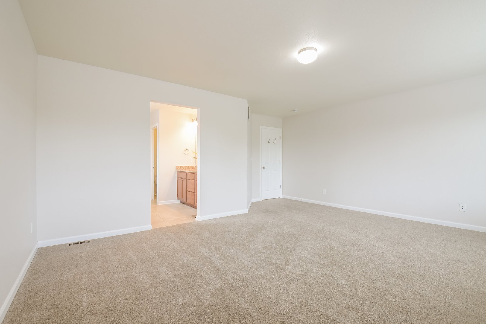 Experience the perfect blend of modern amenities and serene surroundings in this exceptional property! property image