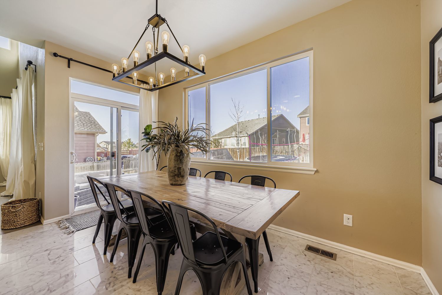 3 Bedrooms, 2.5 Bathrooms minutes from DIA! property image