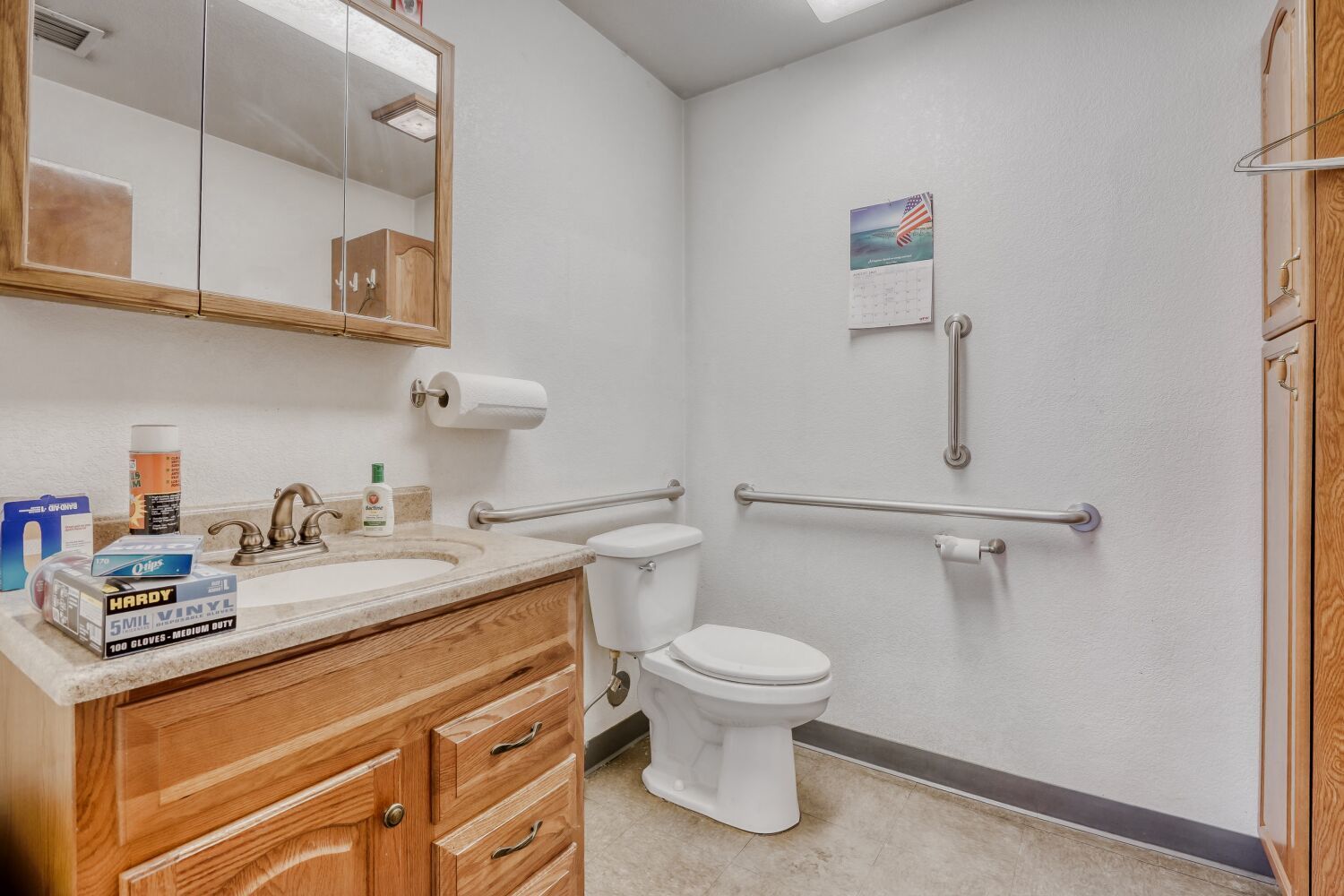 For Sale- Industrial Warehouse with 3 Heated Bays, 2 Private Offices, and 2 Bathrooms property image