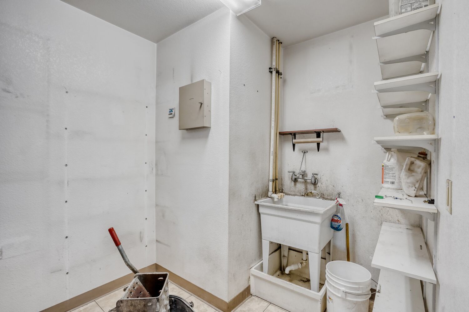 For Sale- Industrial Warehouse with 3 Heated Bays, 2 Private Offices, and 2 Bathrooms property image