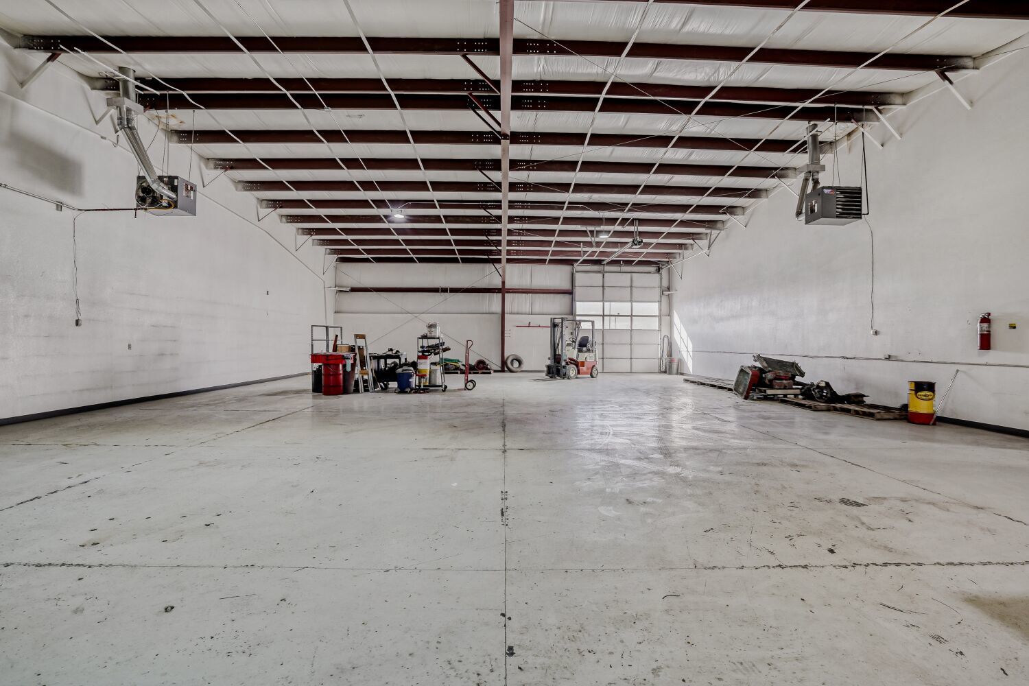 For Sale- Industrial Warehouse with 3 Heated Bays, 2 Private Offices, and 2 Bathrooms property image