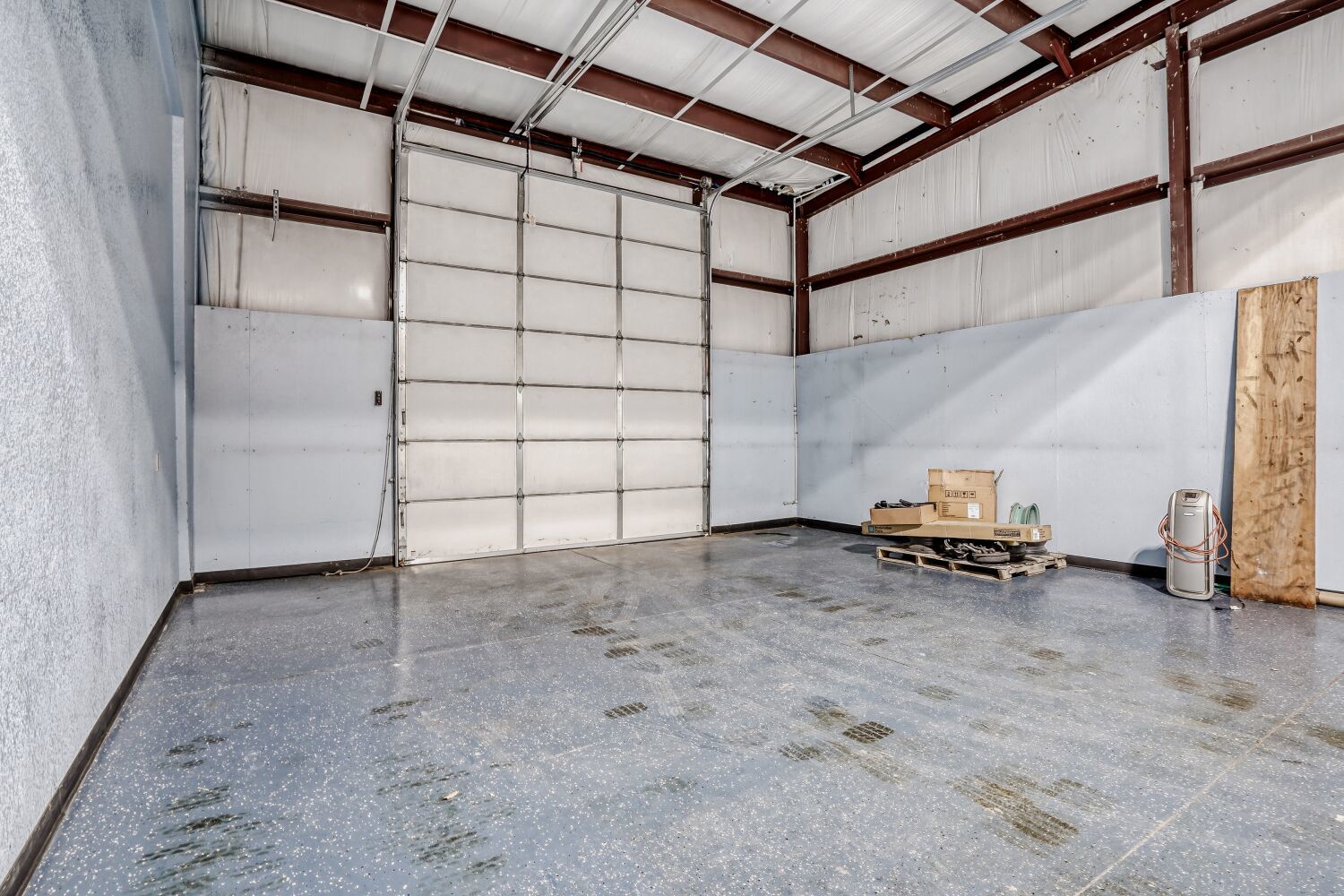 For Sale- Industrial Warehouse with 3 Heated Bays, 2 Private Offices, and 2 Bathrooms property image